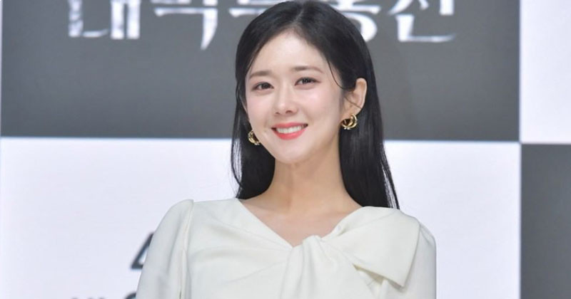 Jang Nara's Unchanging Visual Has Netizens 200% Convinced That She Is A Vampire