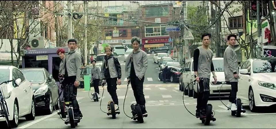 5-k-pop-male-idols-that-look-extra-funny-on-motorcycles-5
