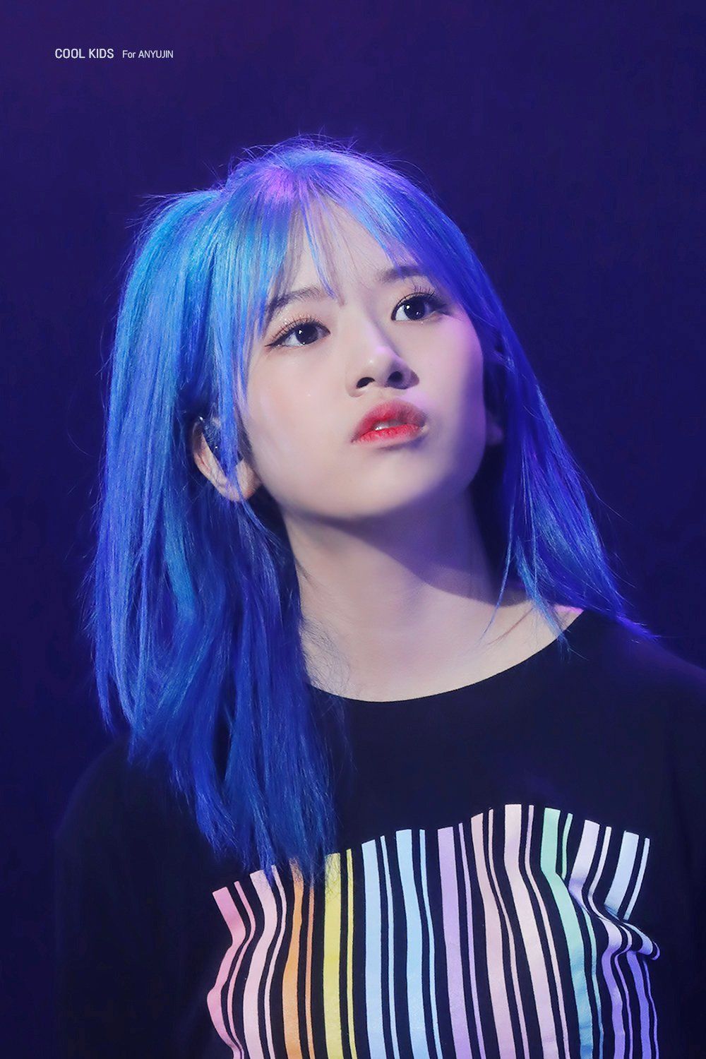 8-kpop-idols-prove-pantones-2020-classic-blue-hair-color-yujin