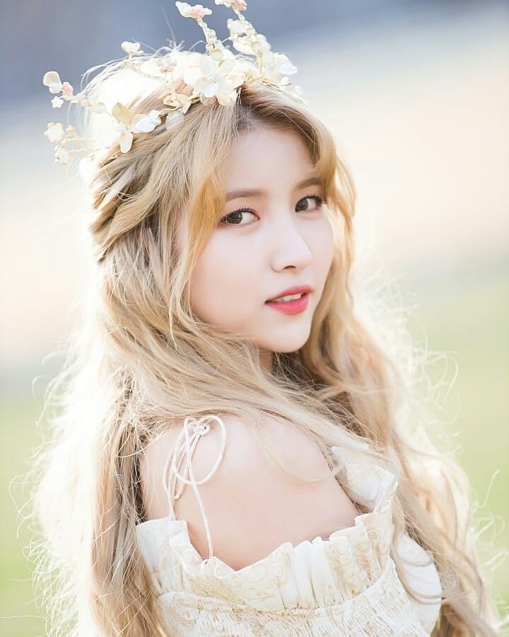 female-idols-pulled-off-the-blonde-look-the-best-5-sowon