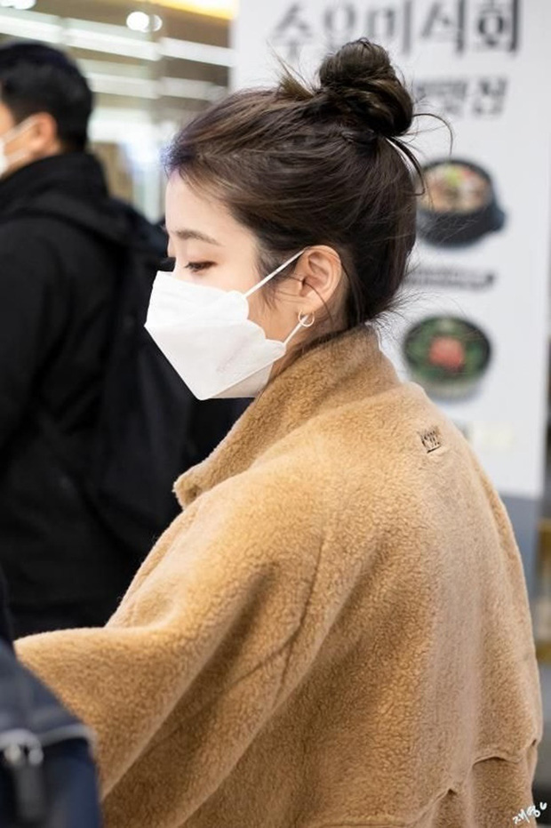 iu-looks-stunning-at-airport-even-in-mask-and-thick-coat-2