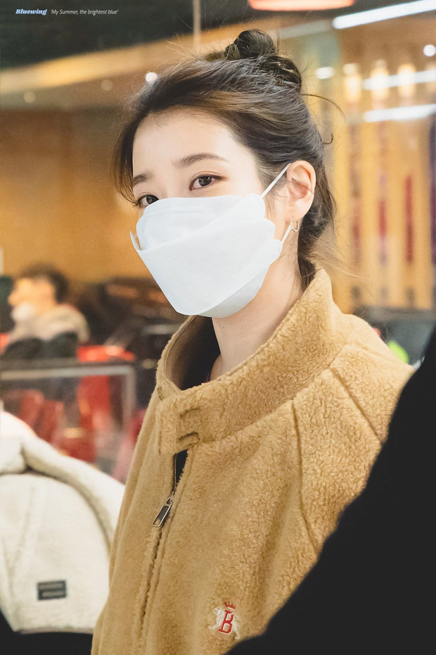 iu-looks-stunning-at-airport-even-in-mask-and-thick-coat-4
