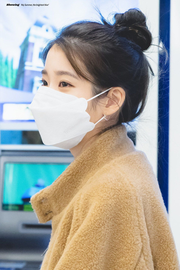 iu-looks-stunning-at-airport-even-in-mask-and-thick-coat-5