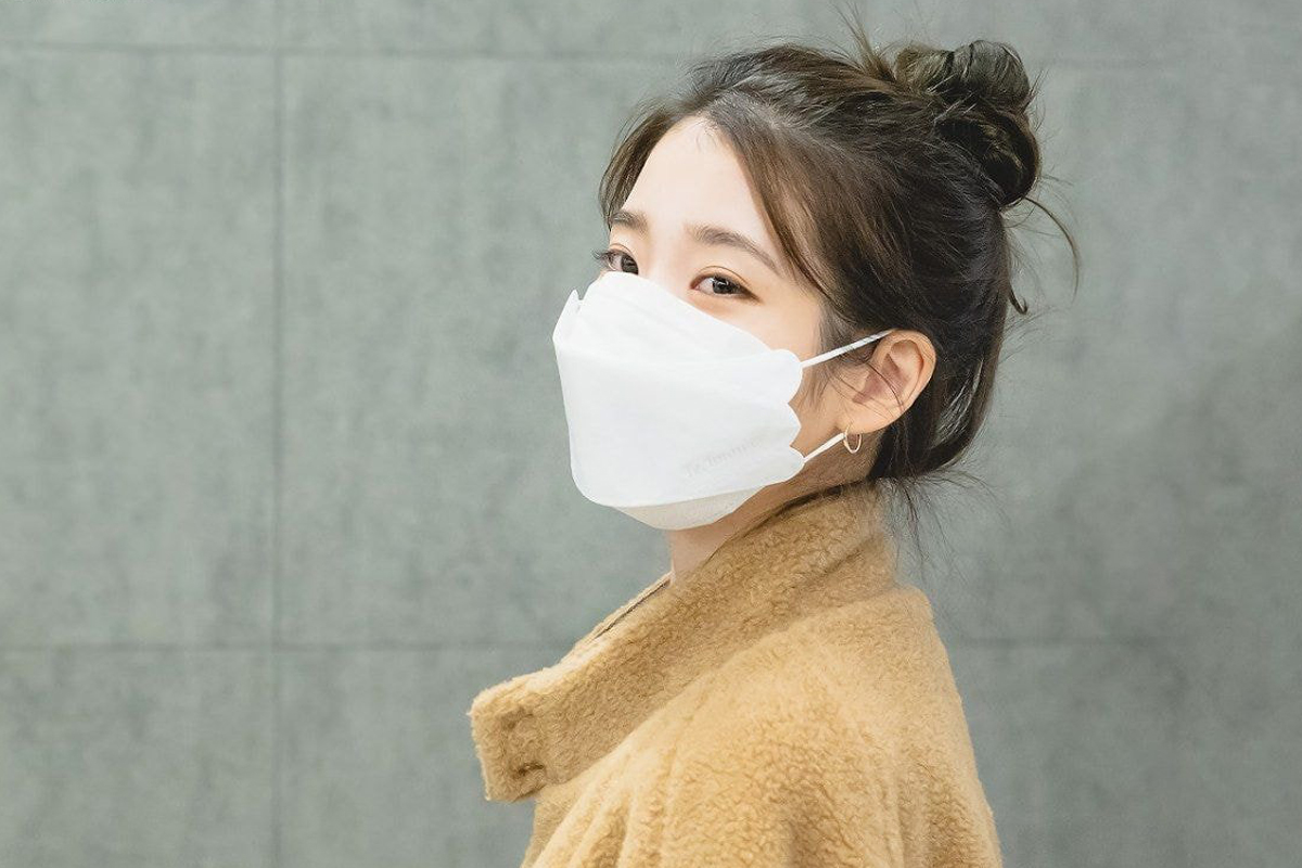 IU looks stunning at airport even in mask and thick coat