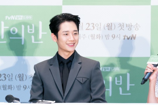 jung-hae-in-and-chae-soo-bin-share-their-sweet-one-way-love-in-new-tvns-drama-a-piece-of-your-mind-1