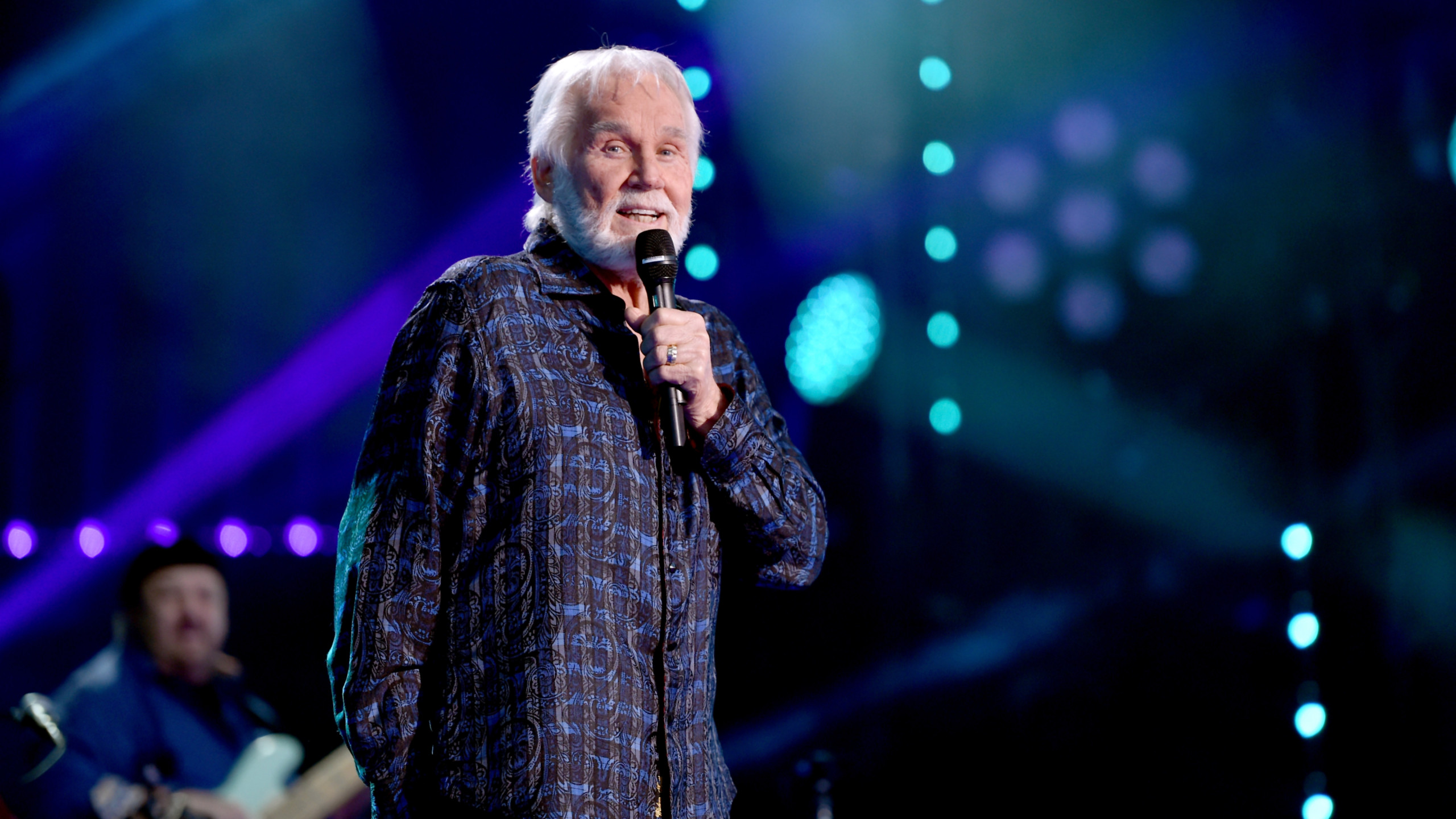 legendary-country-singer-kenny-rogers-dies-at-81-2