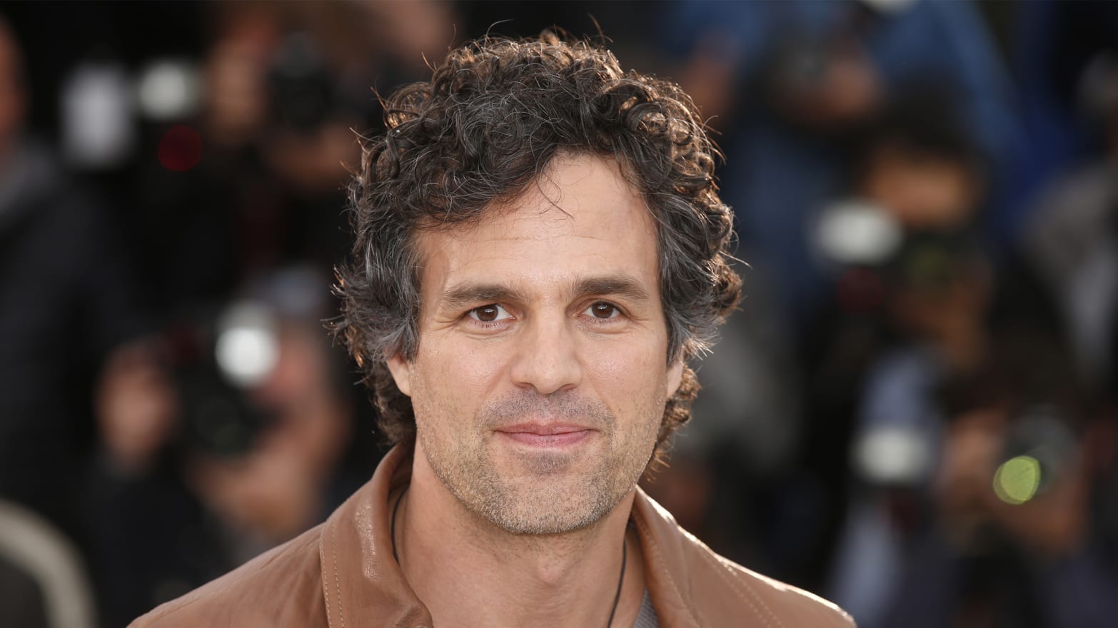mark-ruffalo-shines-in-hbos-i-know-this-much-is-true-trailer-2