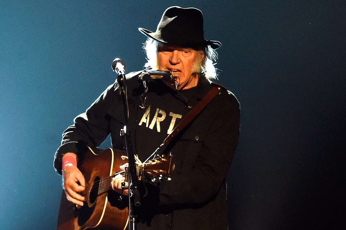neil-young-fireside-sessions-streaming-concert-series-is-coming-2