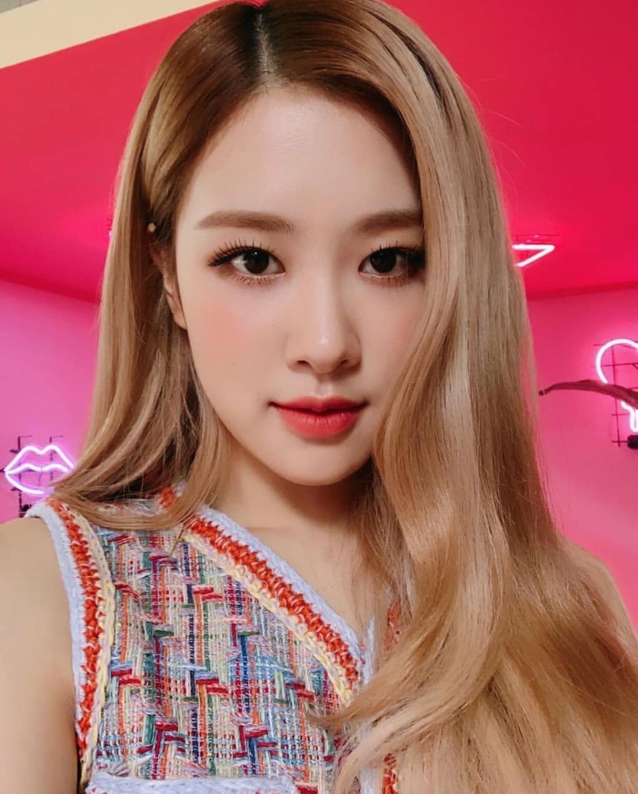 rose-blackpink-explains-how-to-have-flawless-white-skin2