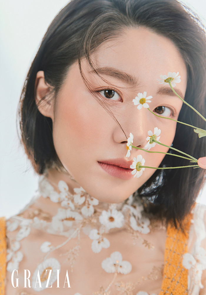 so-joo-yeon-is-a-spring-sweetheart-that-blossoms-in-grazia-magazine-4