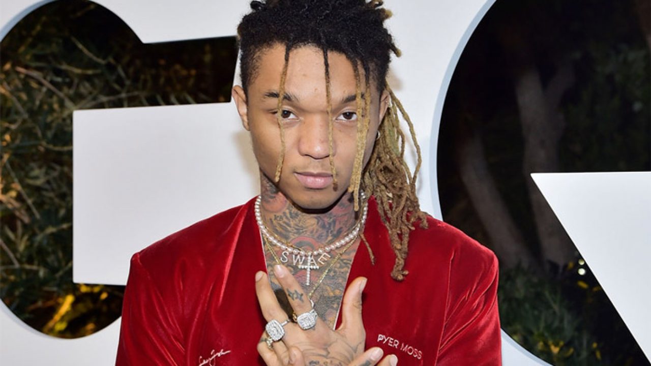 swae-lee-crowd-surfed-brought-a-fan-onstage-2