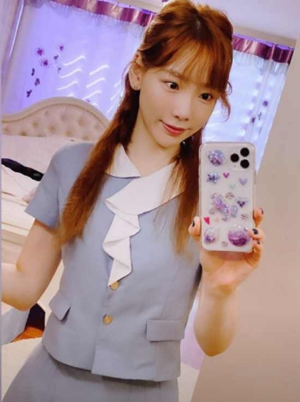 taeyeon-shows-off-pictures-of-her-lovely-school-uniform-3