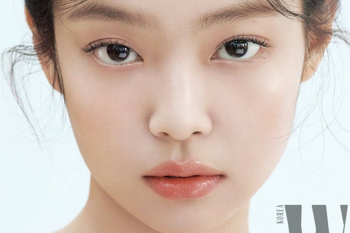 BlackPink's Jennie's magazine photo causes a fever after being edited by fan