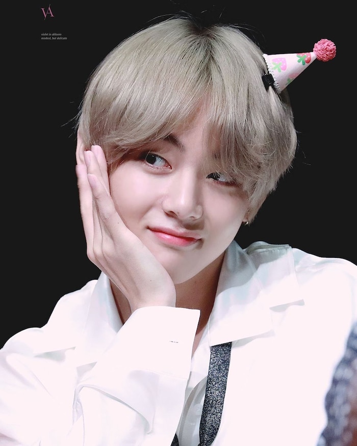 v-bts-reveals-his-secrets-to-making-lots-of-friends-in-high-school-2