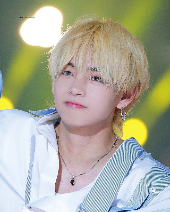 v-bts-reveals-his-secrets-to-making-lots-of-friends-in-high-school-7