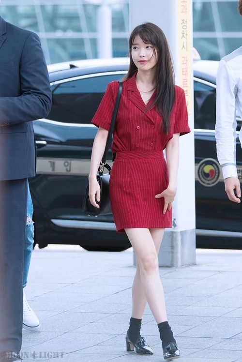 10-times-iu-rocked-different-styles-for-her-gorgeous-airport-fashion-10