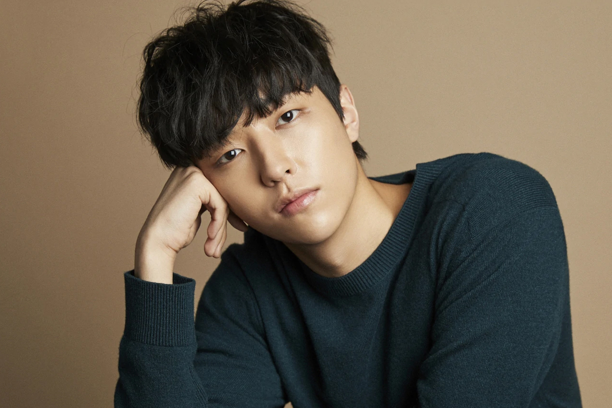 Actor Lee You Jin signs exclusive contract with Blossom Entertainment