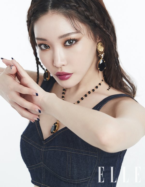 chungha-shows-off-her-versatility-with-elle-magazine-and-dolce-gabbana-2