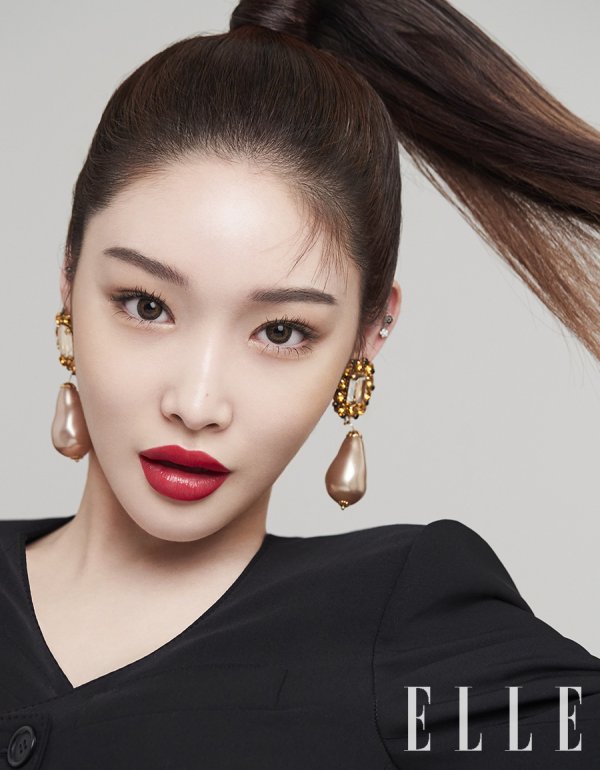 chungha-shows-off-her-versatility-with-elle-magazine-and-dolce-gabbana-5