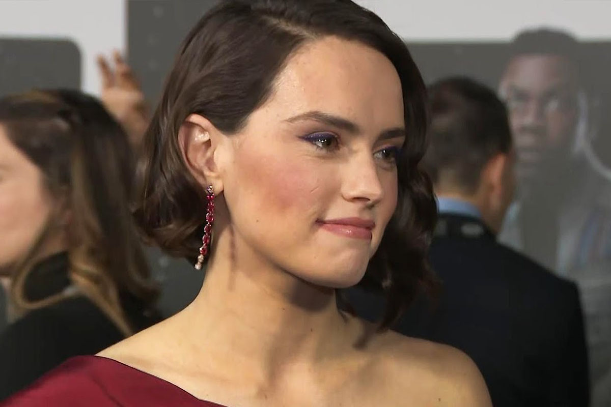 Daisy Ridley reads Star Wars book for kids in lockdown