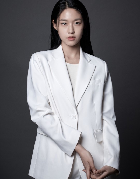 fnc-entertainment-releases-seolhyun-new-profile-photos-3