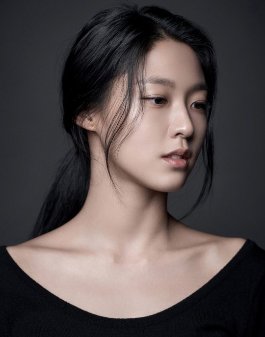 fnc-entertainment-releases-seolhyun-new-profile-photos-4