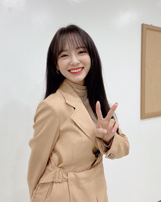gugudan-sejeong-izone-won-young-share-bright-smile-and-happy-times-on-their-sns-1
