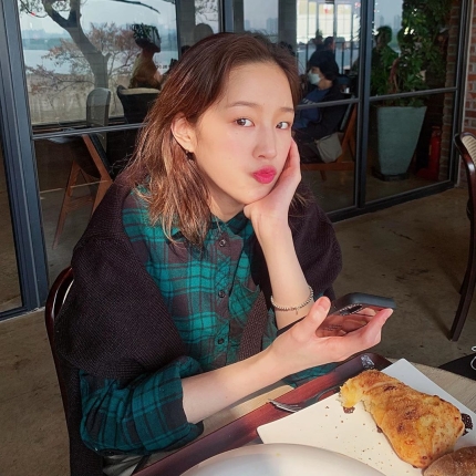 instagram-han-ye-seul-has-new-haircut-park-boram-shows-off-stable-image-after-losing-30-kg-5