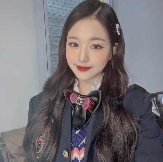 izone-jang-won-young-shows-off-her-beauty-like-doll-in-special-uniform-1