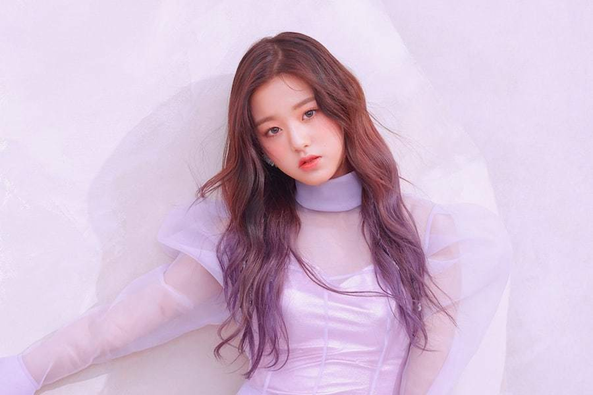 IZ*ONE’s Jang Won Young shows off her beauty like doll in special uniform