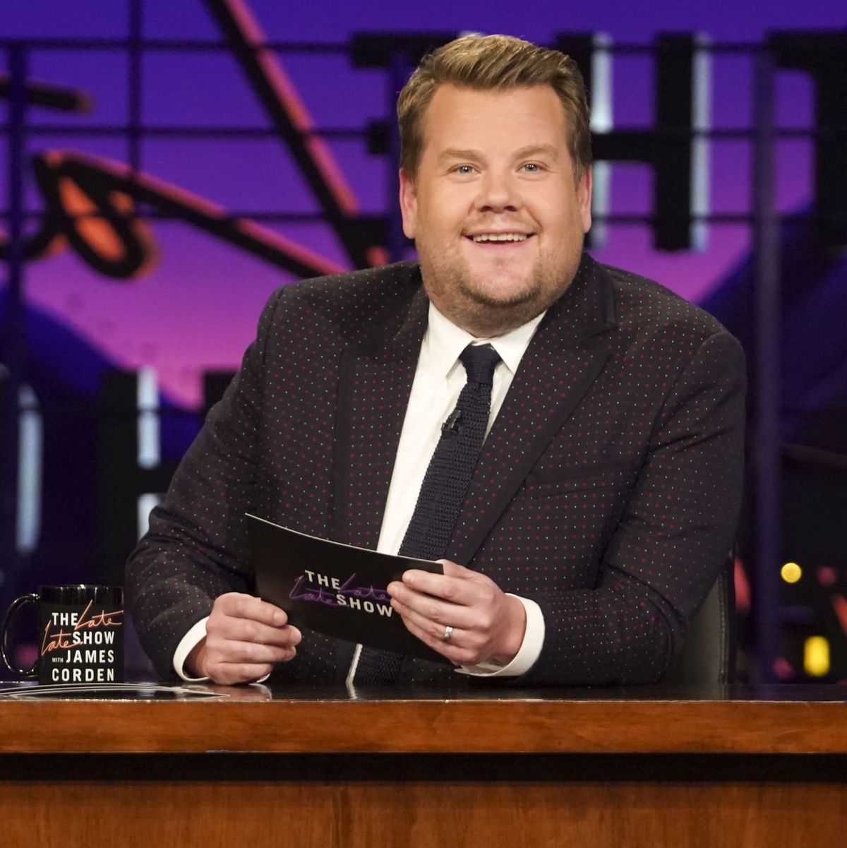 james-corden-leaves-late-late-show-after-going-through-eye-surgery-4