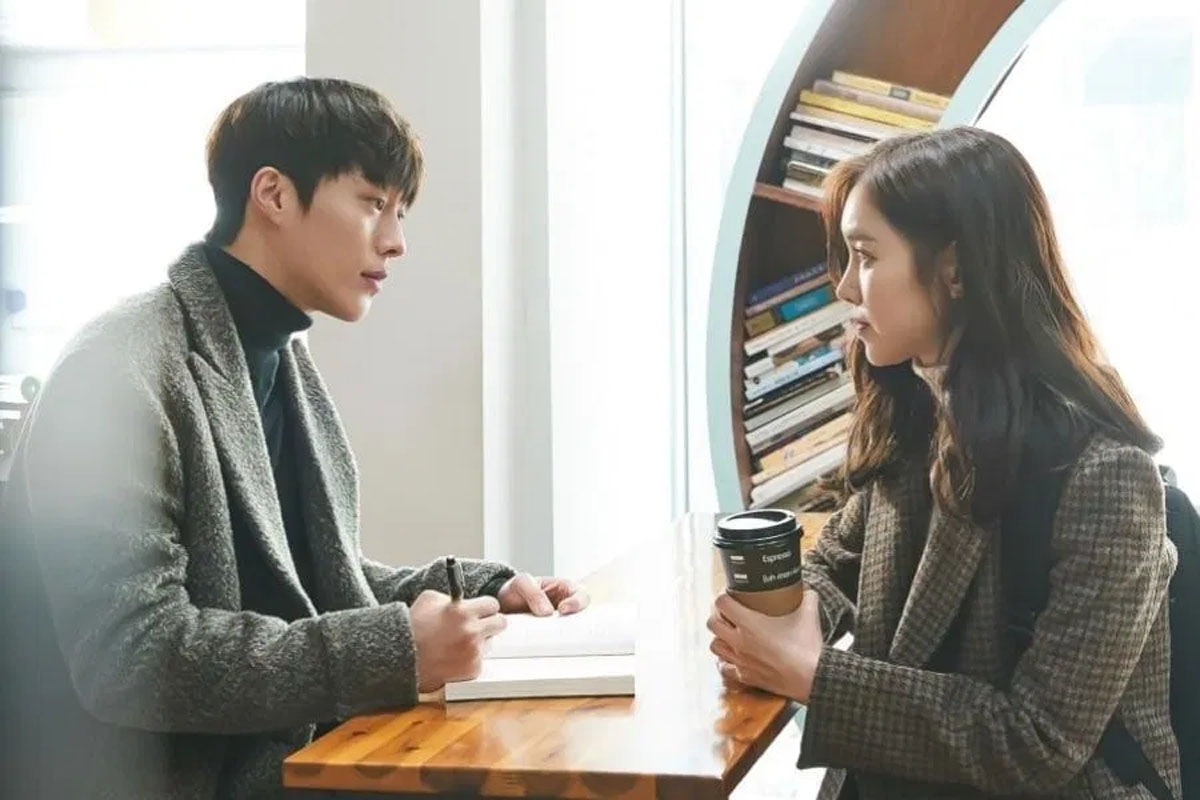 Jang Ki Yong and Jin Se Yeon are left speechless by what they see in “Born Again”
