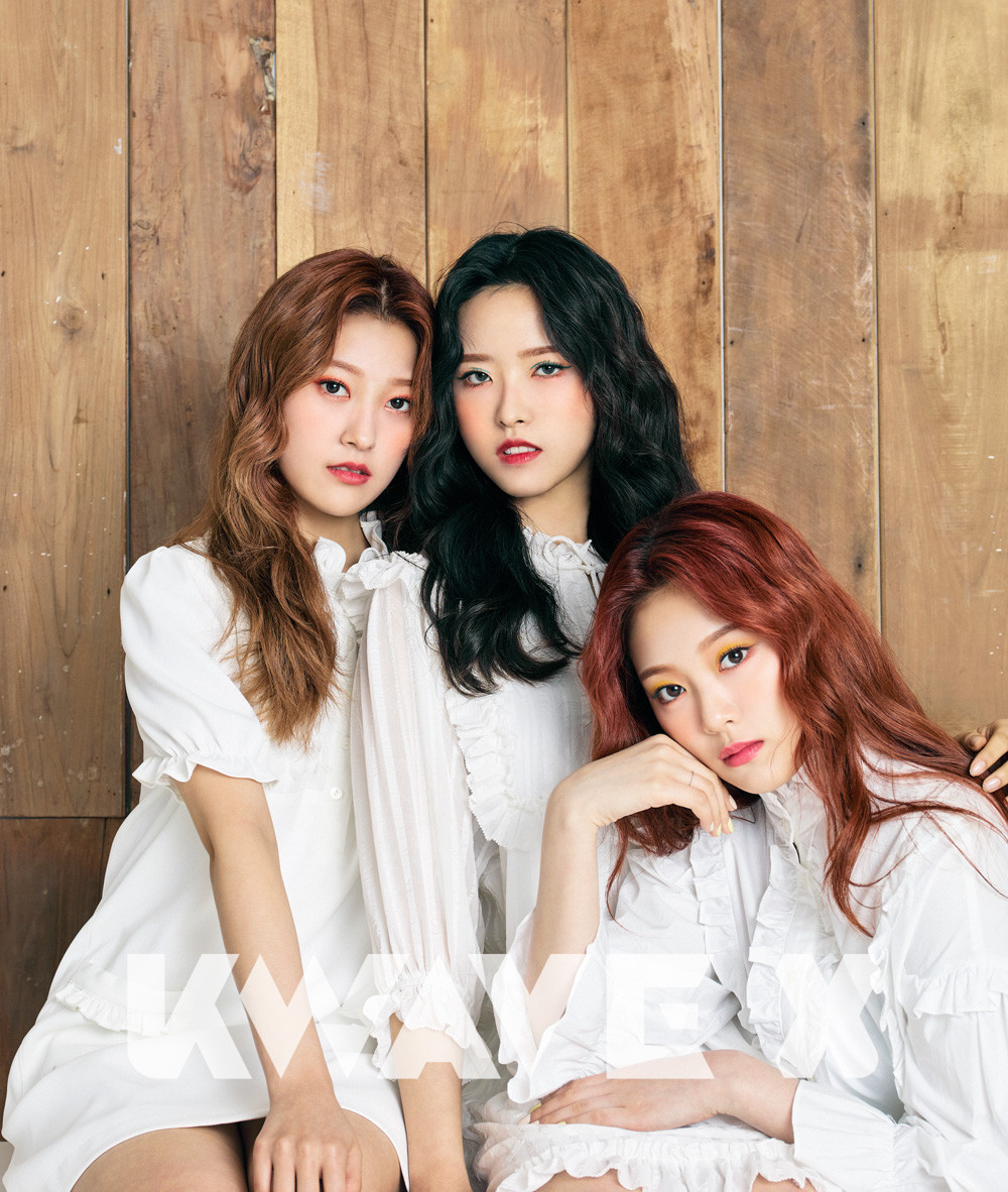loona-hyunjin-choerry-olivia-hye-are-classic-on-little-women-for-kwave-x-pictorial-1