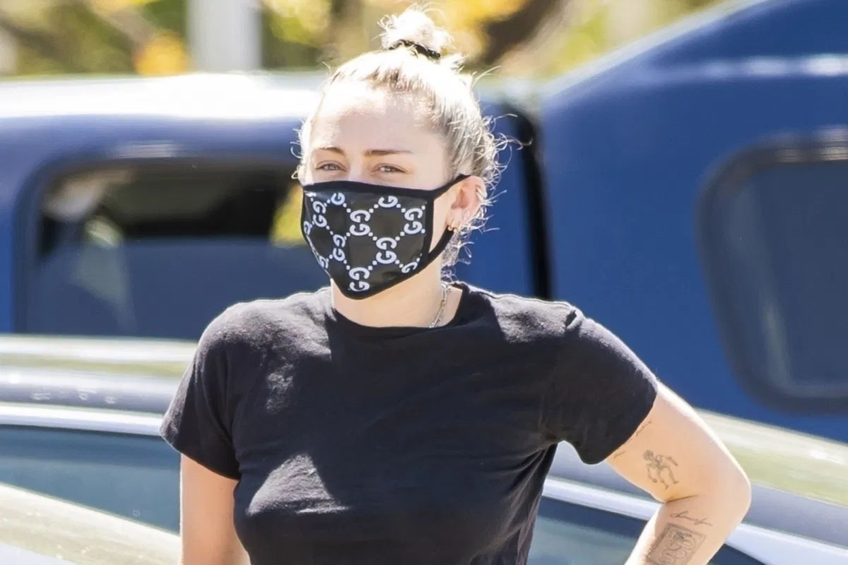 Miley Cyrus fights coronavirus with fashion in Gucci face mask