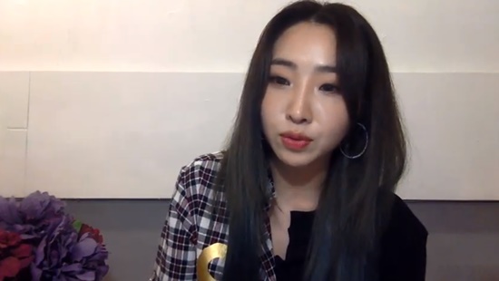minzy-reveals-on-youtube-live-she-will-release-new-single-in-may-2