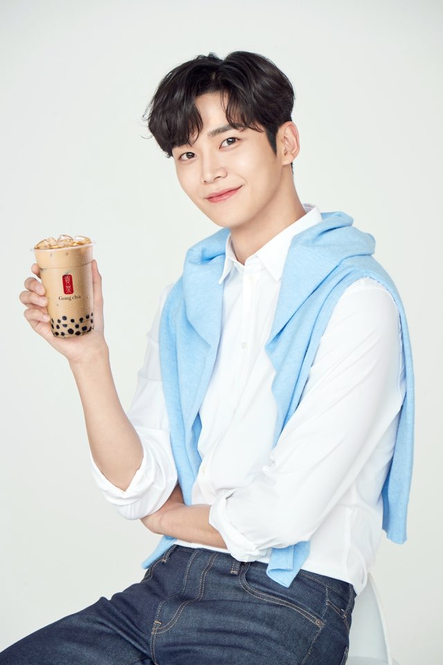 sf9-rowoon-chosen-as-new-advertising-model-for-tea-brand-gongcha-2
