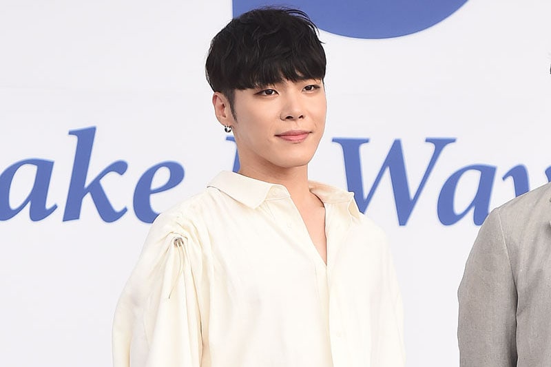 singer-wheesung-found-passed-out-and-use-the-suspicious-liquid-in-bathroom-1