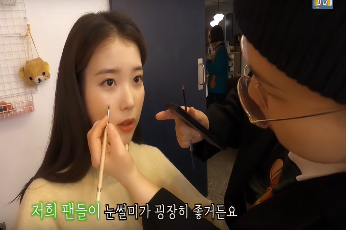 IU's team and her dad to fool fans by a video on April Fool's day