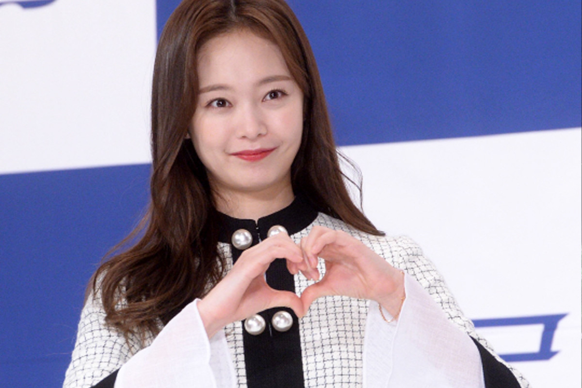 Jeon So Min thanks fans for sending her birthday wishes