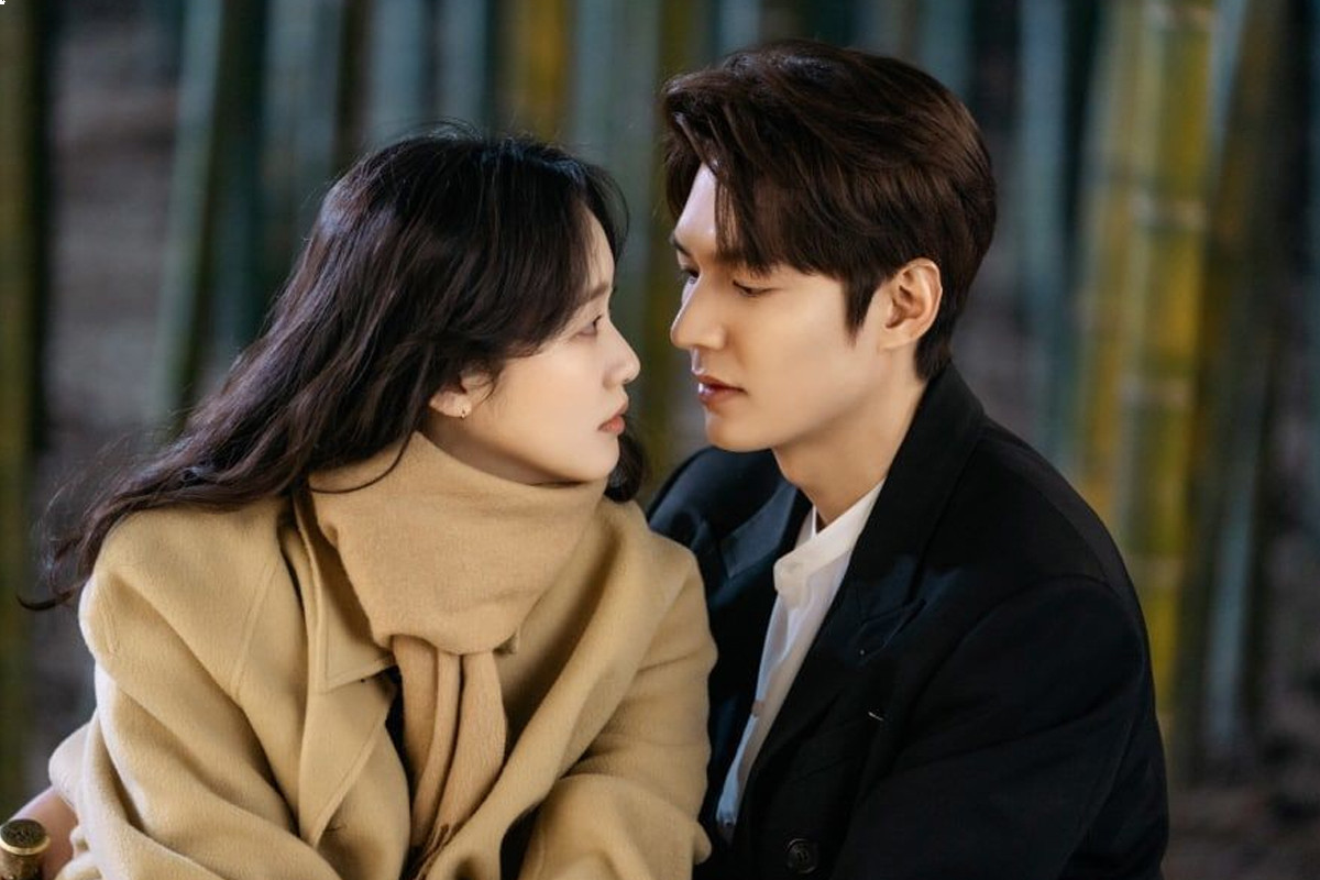 Kim Go Eun And Lee Min Ho Are Closer Than Ever Before In “The King: Eternal Monarch”