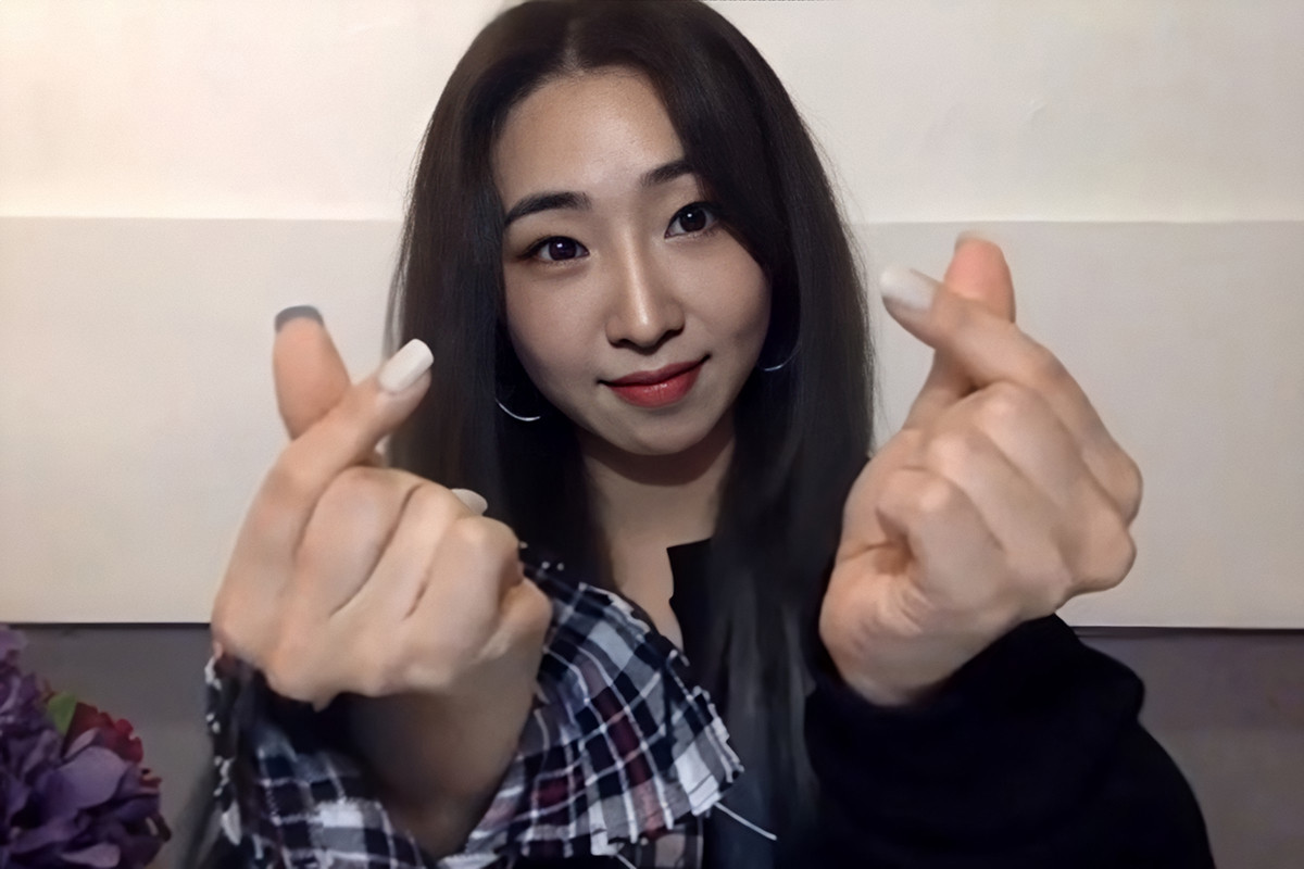 MINZY reveals on YouTube Live she will release new single in May