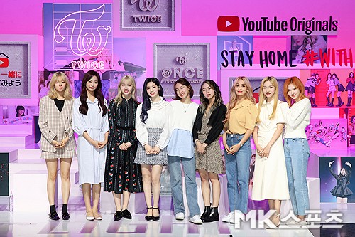 twice-return-full-9-members-with-mina-in-new-event-10