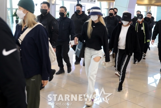twice-spotted-at-airport-leaving-to-film-new-mv-in-jeju-island-2