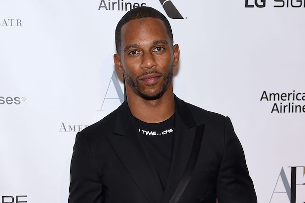 victor-cruz-is-still-getting-at-home-haircuts-from-his-barber-1