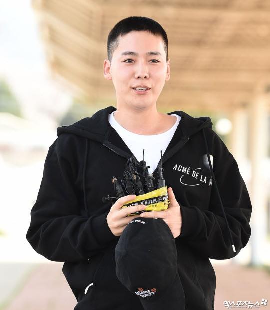 winner-kim-jin-woo-officially-enlists-in-the-military-with-his-new-hair-cut-2
