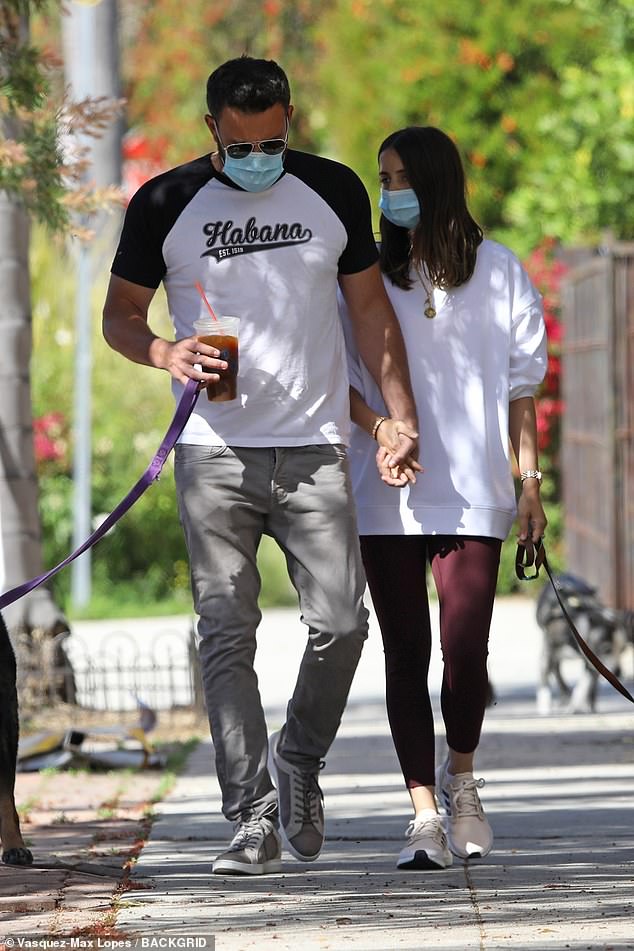 ben-affleck-and-ana-de-armas-put-on-cosy-display-as-hold-hands-while-taking-their-dogs-walk-amid-lockdown-1