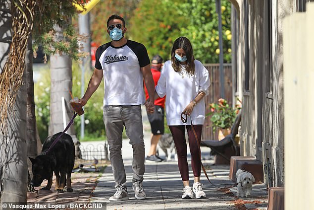 ben-affleck-and-ana-de-armas-put-on-cosy-display-as-hold-hands-while-taking-their-dogs-walk-amid-lockdown-2