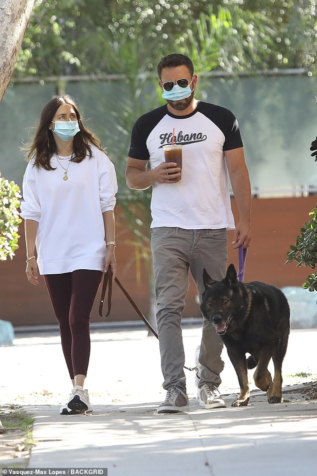 ben-affleck-and-ana-de-armas-put-on-cosy-display-as-hold-hands-while-taking-their-dogs-walk-amid-lockdown-3