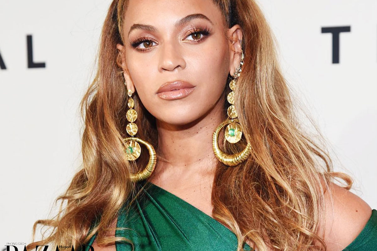 Beyonce thanks mother Tina Knowles for her "incredible vision"