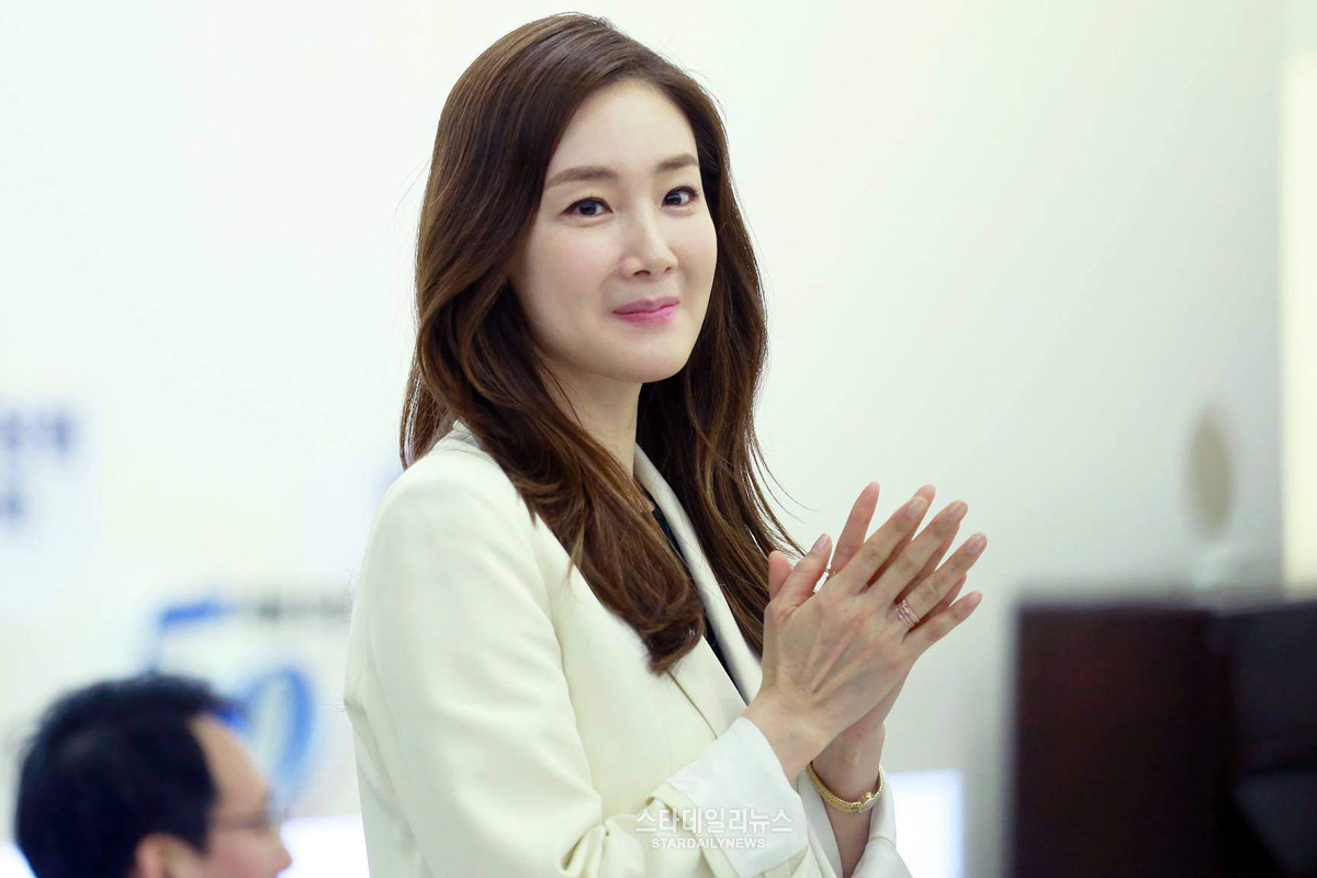 Choi Ji Woo welcomes her newborn daughter in good health